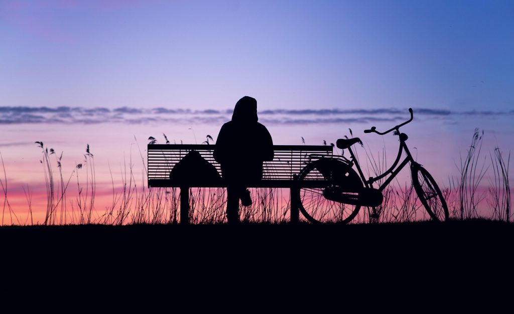 Explorarea modului în care teama de abandon afectează adulții tineri și relațiile lor