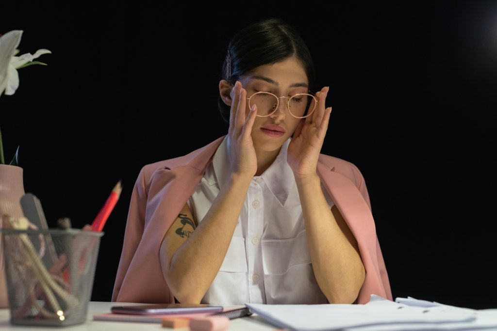 Stresul profesional la tineri și impactul emoțional în viața de zi cu zi